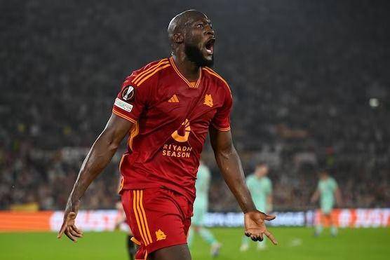 Selebrasi Romalu Lukaku usai membobol gawang Slavia Praha, Jumat (27/10/2023). (UEFA.com).