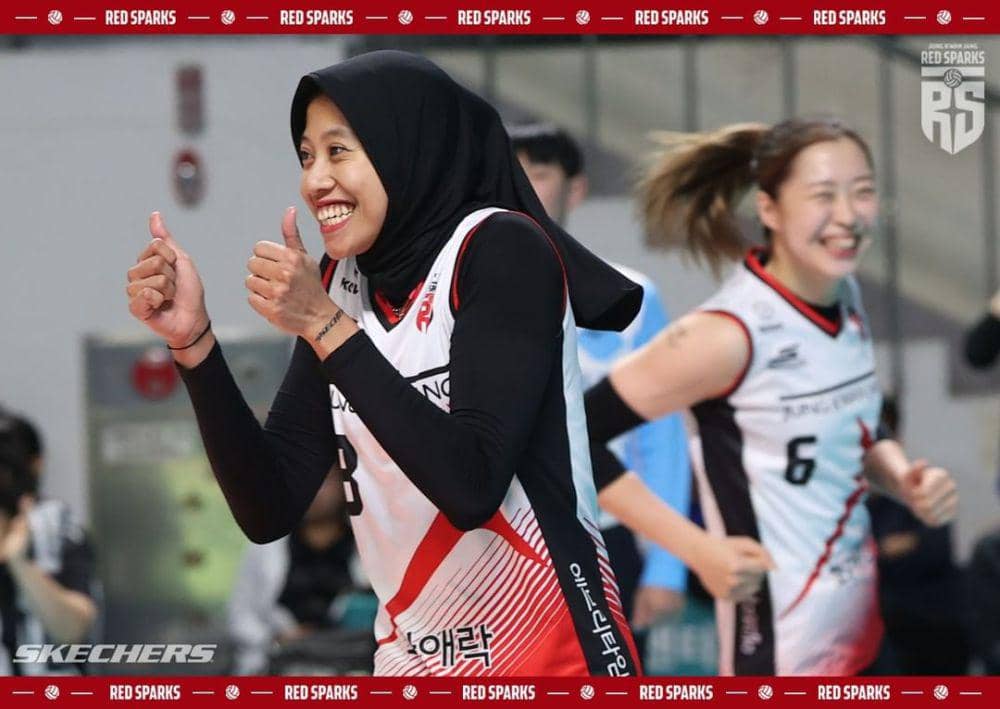 Megawati Hangestri Pertiwi (kanan) saat membela Red Sparks di V-League 2023/2024. (instagram.com/red__sparks)
