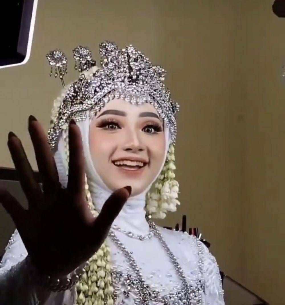 Yossi Anggraini, istri Ahmad Pule. (Instagram.com/iyyuuullll28)