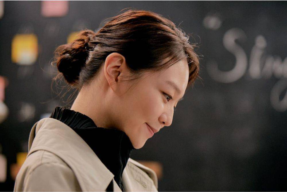 still cut film Single In Seoul (instagram.com/lotteent.movie)