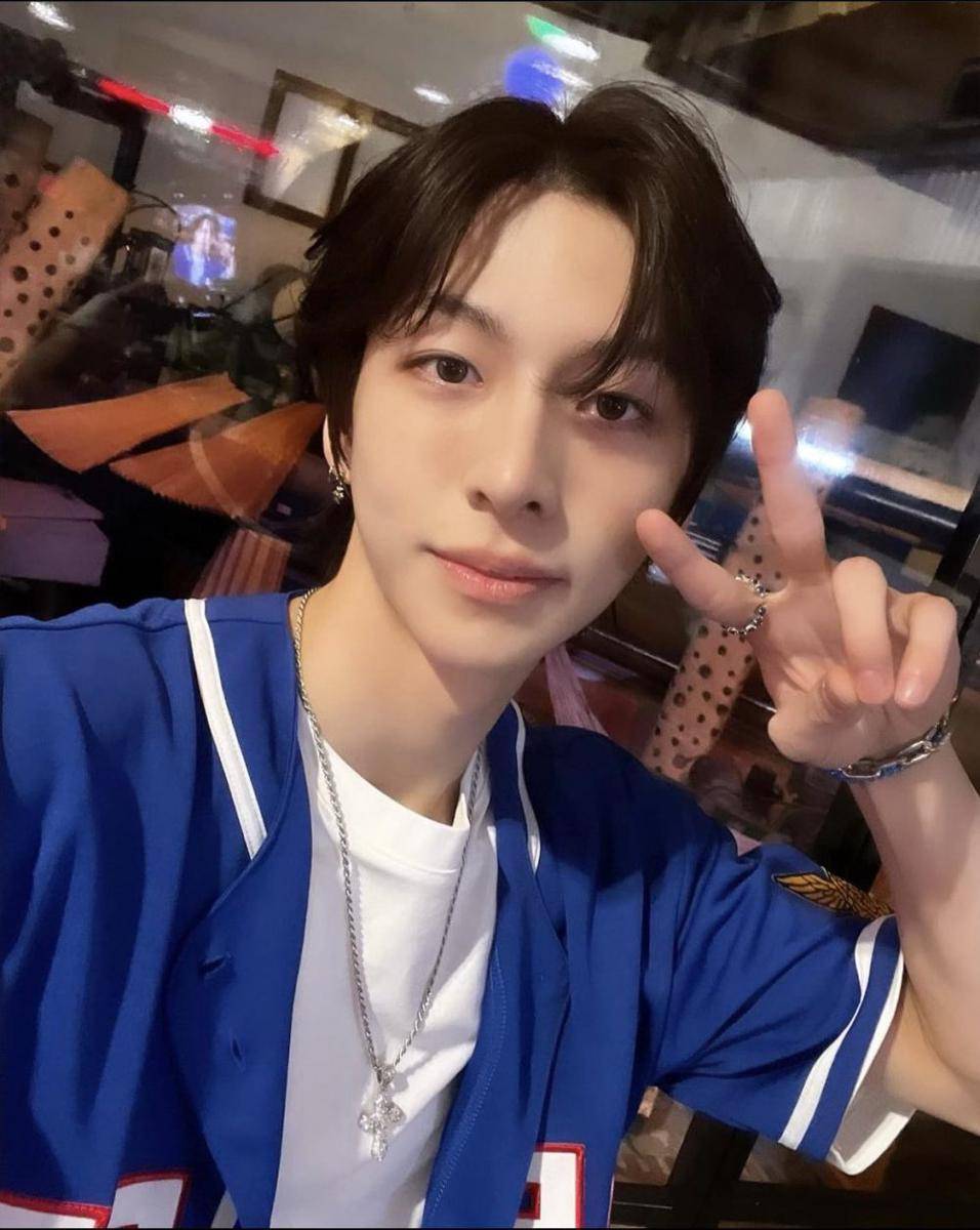 Jiho (x.com/_AMPERSANDONE_)