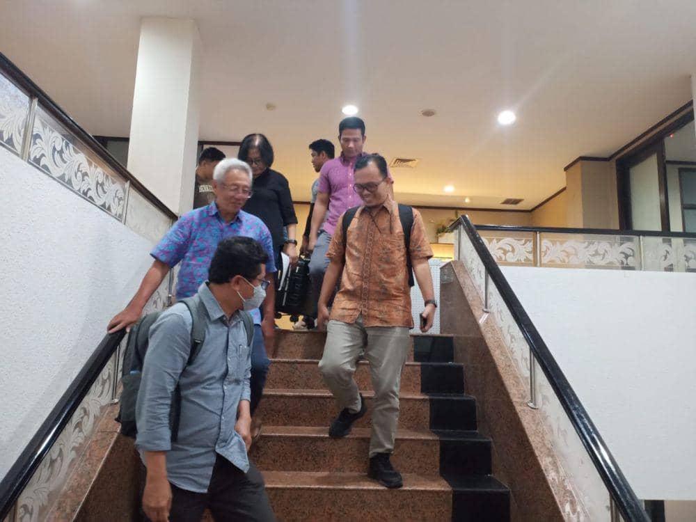 KPK Gelar Perkara Tertutup di Kantor Gubernur Riau, Keluar Bawa Koper