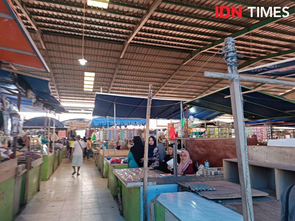 Kondisi Pasar Baru Rumbia, Jumat (27/10/2023). (IDN Times/Tama Yudha Wiguna).