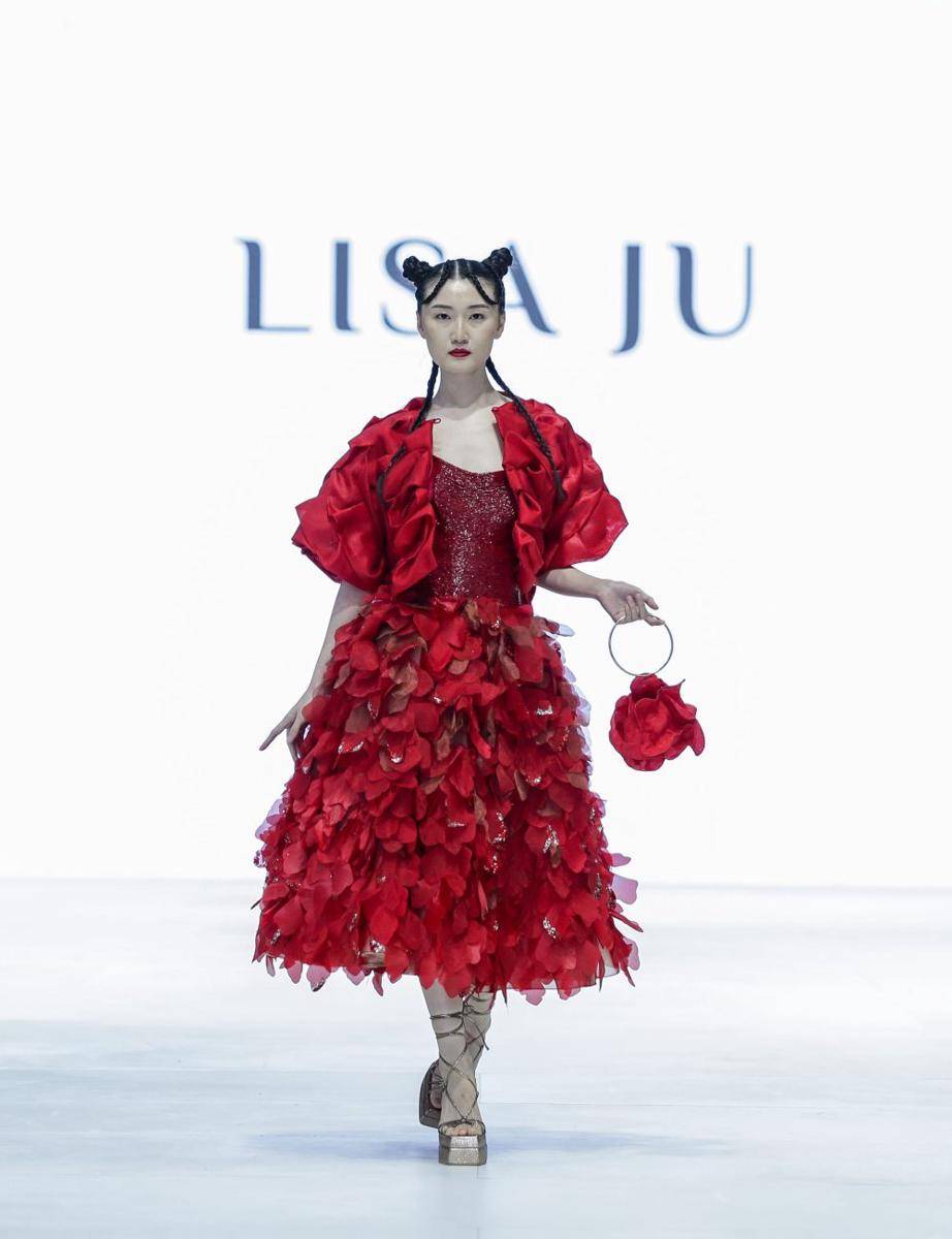 Koleksi Lisa Ju di Jakarta Fashion Week 2024. 23 Oktober 2023 (dok. Lisa Ju)
