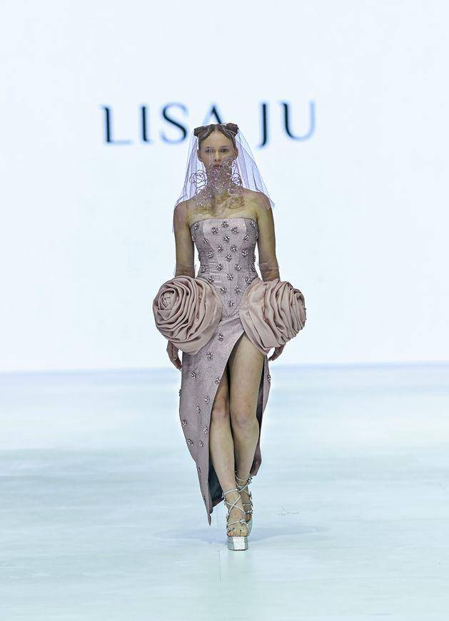 Koleksi Lisa Ju di Jakarta Fashion Week 2024. 23 Oktober 2023 (dok. Lisa Ju)