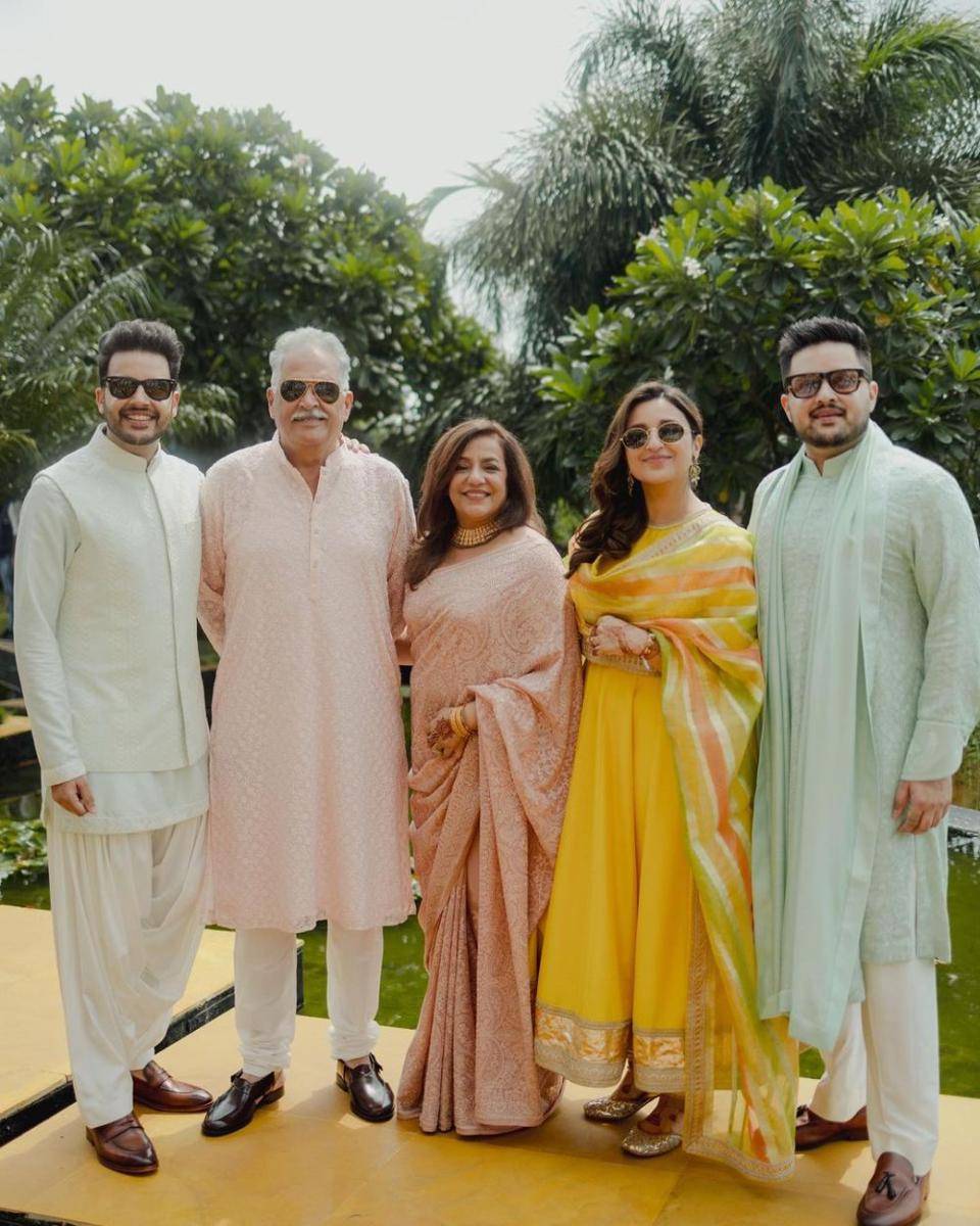 keluarga Parineeti Chopra (instagram.com/parineetichopra)