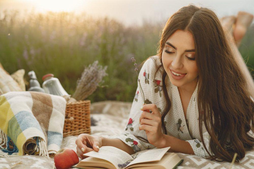 7 Hal Ini Relate bagi Pecinta Buku, Rela Kurangi Beli yang Lain