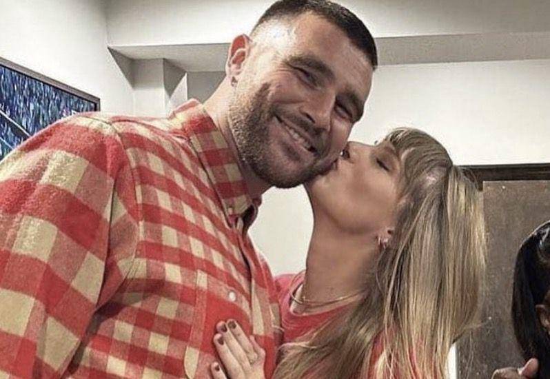 potret Taylor Swift dan Travis Kelce (instagram.com/chariah)