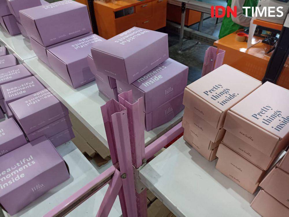 Warehouse Sociolla yang berlokasi di Cikupa, Tangerang. 27 Oktober 2023. (IDN Times/M. Tarmizi Murdianto)