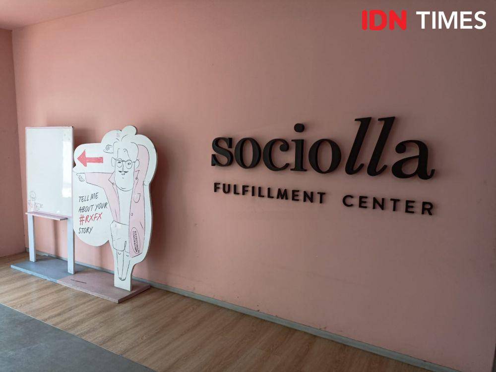 Warehouse Sociolla yang berlokasi di Cikupa, Tangerang. 27 Oktober 2023. (IDN Times/M. Tarmizi Murdianto)
