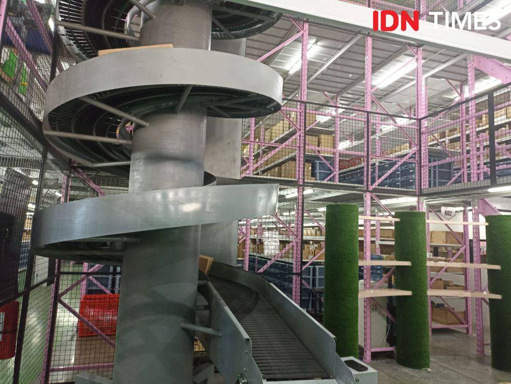 Warehouse Sociolla yang berlokasi di Cikupa, Tangerang. 27 Oktober 2023. (IDN Times/M. Tarmizi Murdianto)