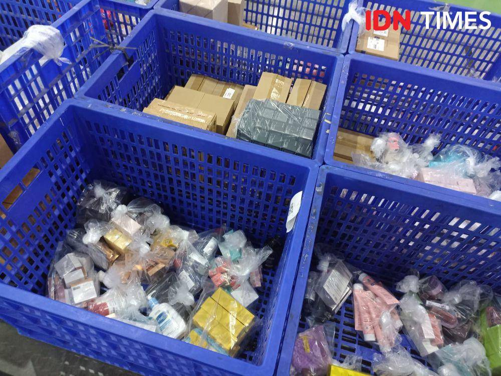 Warehouse Sociolla yang berlokasi di Cikupa, Tangerang. 27 Oktober 2023. (IDN Times/M. Tarmizi Murdianto)