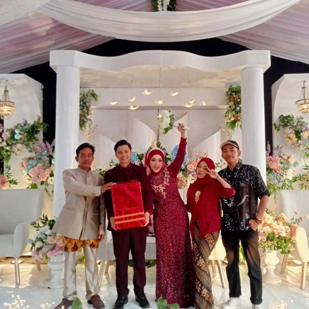 Yossi Anggraini, istri Ahmad Pule. (Instagram.com/iyyuuullll28)