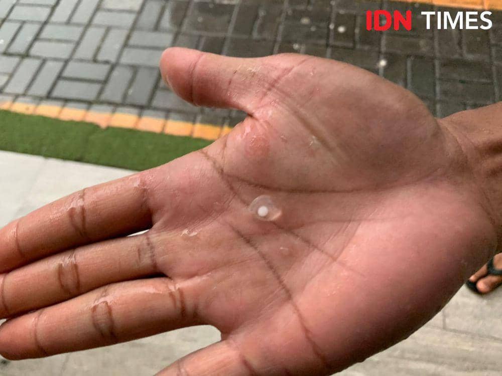 Hujan Es Mengguyur Sejumlah Titik di Kota Malang