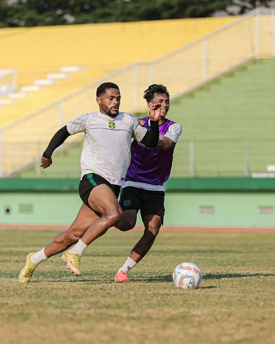 Pemain Persebaya Surabaya saat berlatih.instagram.com/officialpersebaya
