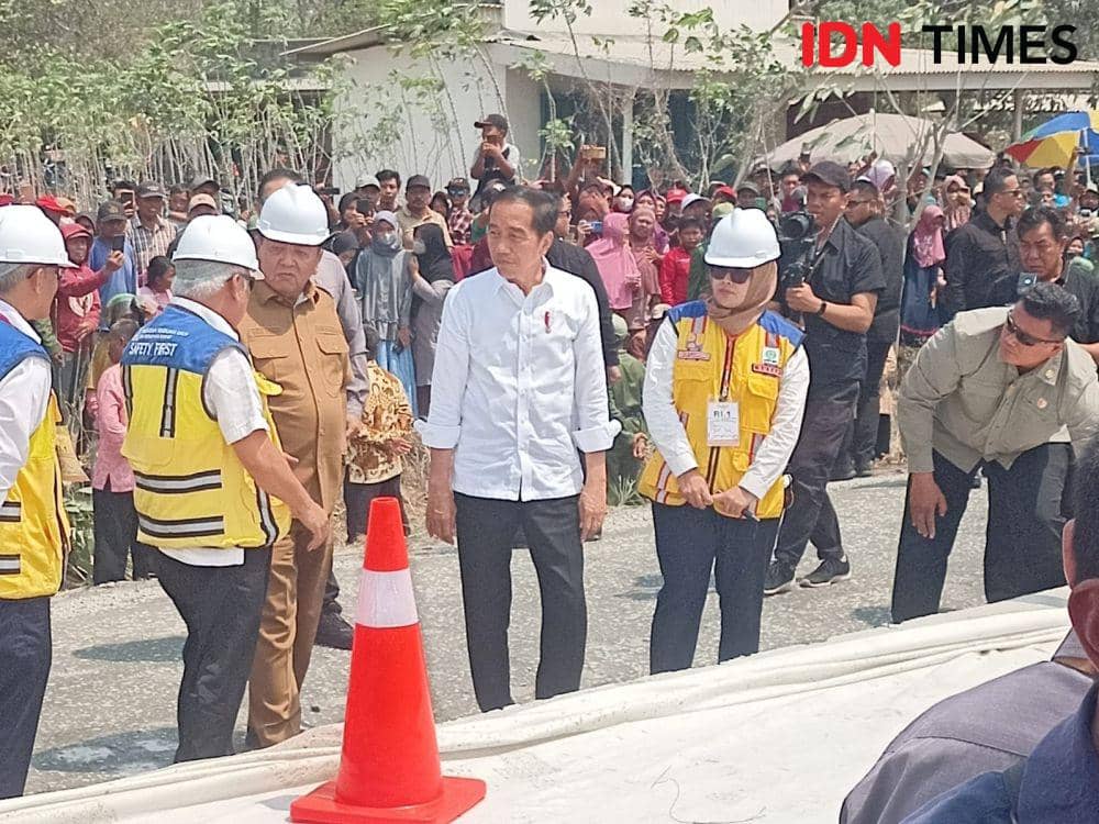 Tinjau Perbaikan Jalan di Lampung, Presiden: Gubernur Kejar-kejar