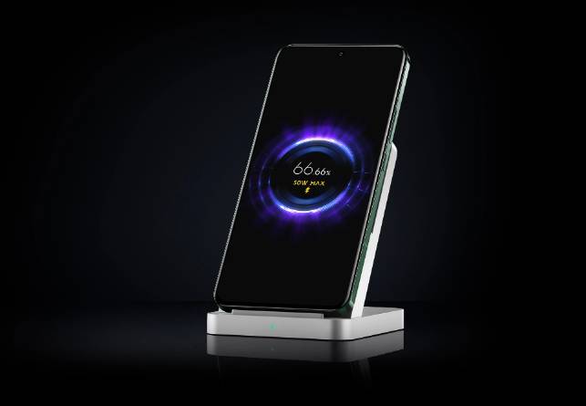 ilustrasi mengisi baterai Xiaomi 14 Pro (mi.com)