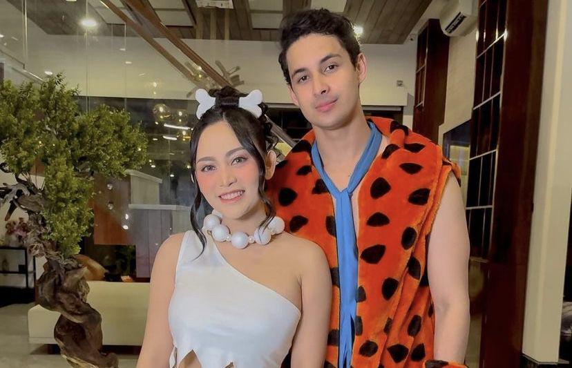 7 Potret Rachel Vennya dan Salim Cosplay Wilma dan Fred The Flintstone