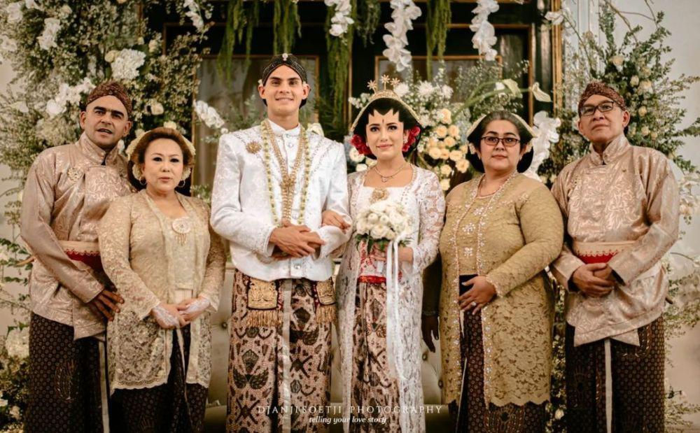 7 Potret Akad Nikah Amanda Gonzales dan Christian Rontini, Kental Adat