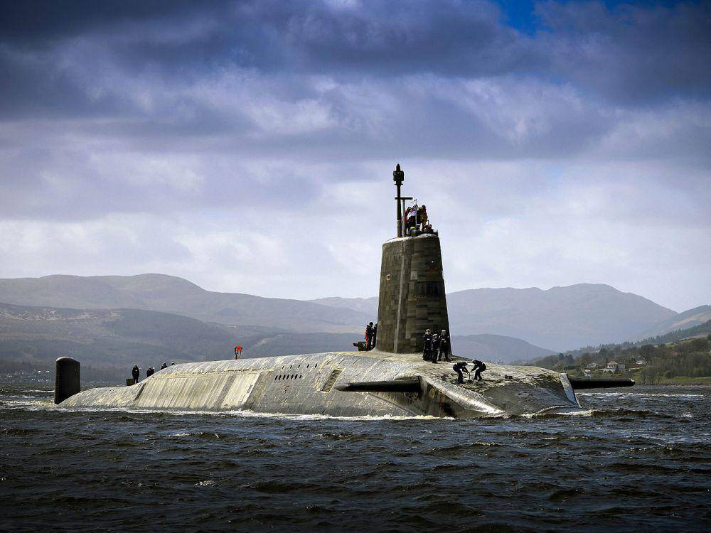 potret kapal selam Vanguard class - HMS Vigilant (S30) yang kembali ke pangkalannya setelah menyelesaikan misi (commons.wikimedia.org/Thomas McDonald)