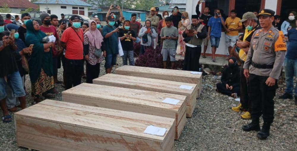 Penyerahan jenazah korban pembantaian KKB di Yahukimo kepada pihak keluarga. (IDN Times/Istimewa)