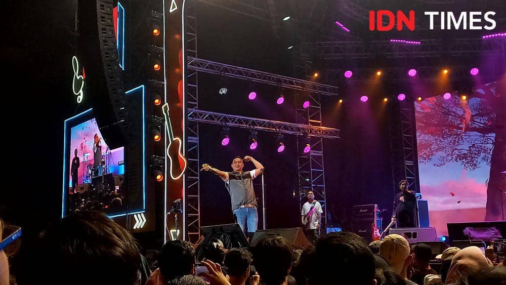 Penampilan Ungu di JBL Festival pada Sabtu (28/10/2023) di Istora Senayan, Jakarta. (IDN Times/Ines Suseno)