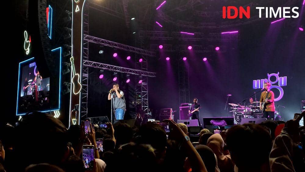 Penampilan Ungu di JBL Festival pada Sabtu (28/10/2023) di Istora Senayan, Jakarta. (IDN Times/Ines Suseno)