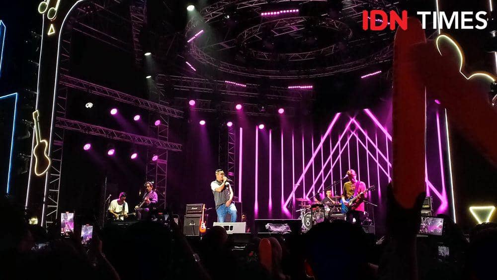 Penampilan Ungu di JBL Festival pada Sabtu (28/10/2023) di Istora Senayan, Jakarta. (IDN Times/Ines Suseno)
