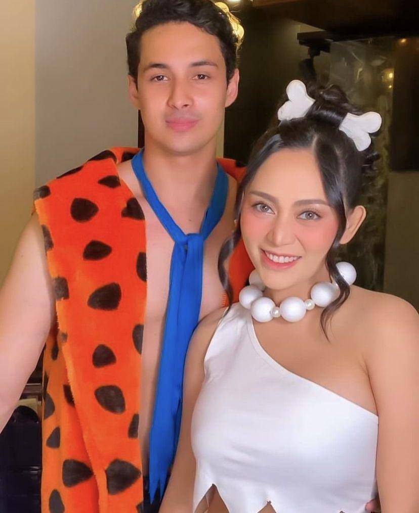 potret Rachel Vennya dan Salim Nauderer cosplay jadi Wilma dan Fred (Instagram.com/rachelvennya)