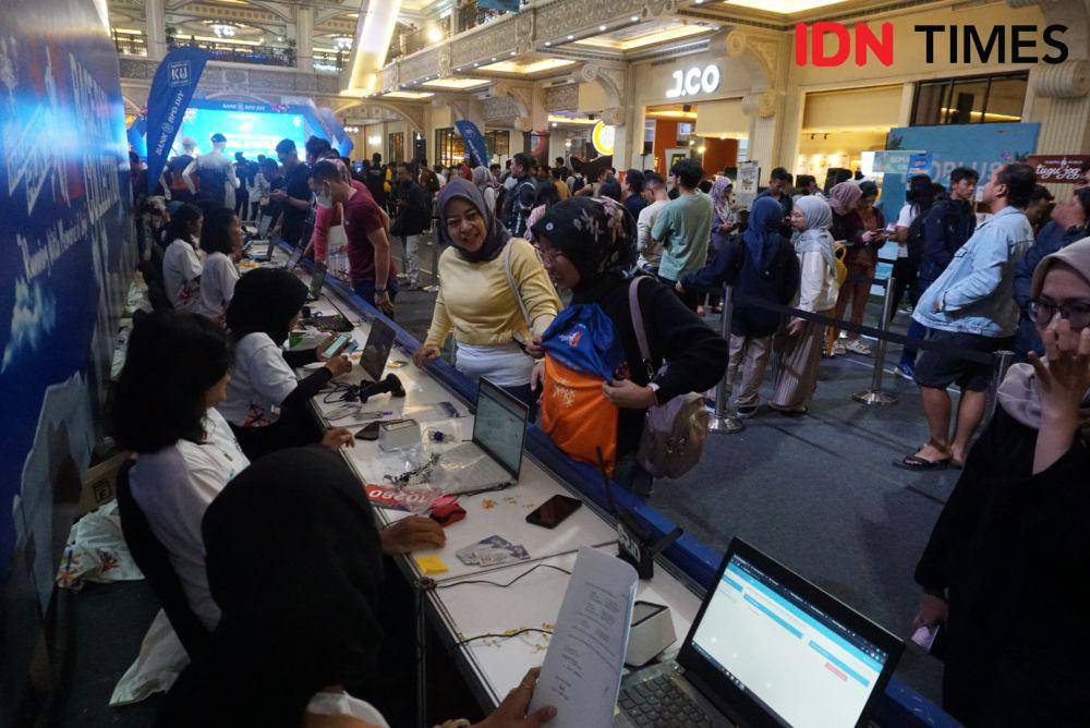 Pengambilan race pack di Jogja City Mall, Sabtu (28/10/2023). (IDN Times/Herlambang Jati Kusumo)