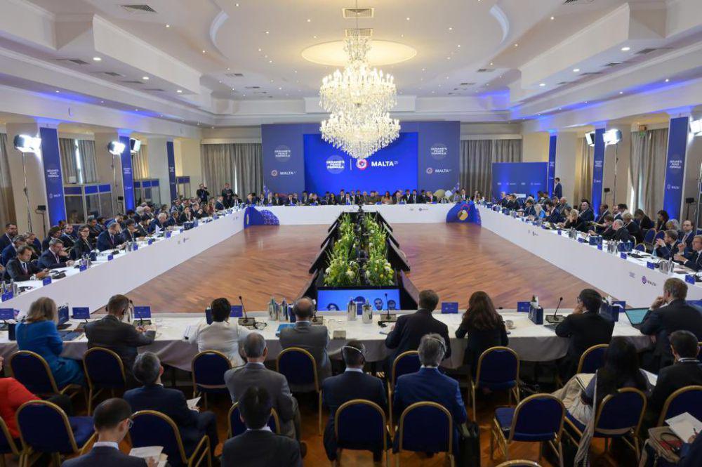 Pembicaraan Perdamaian Ukraina Dibuka di Malta, Rusia Absen