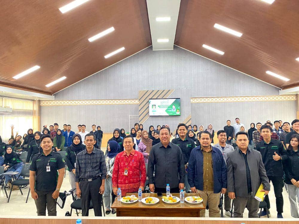 Akademisi FISIP Unila, Bendi Juantara (depan pertama dari kanan). (IDN Times/Istimewa).