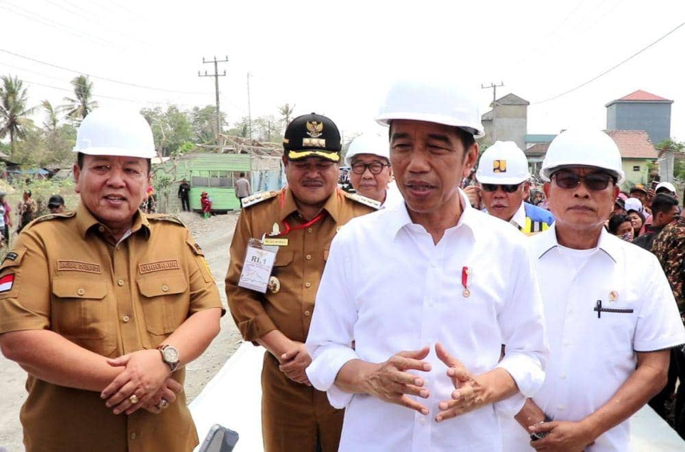 Gubernur Lampung Arinal Djunaidi dampingi kunjungan kerja Presiden Jokowi di Lampung Tengah. (Dok. Pemprov Lampung).
