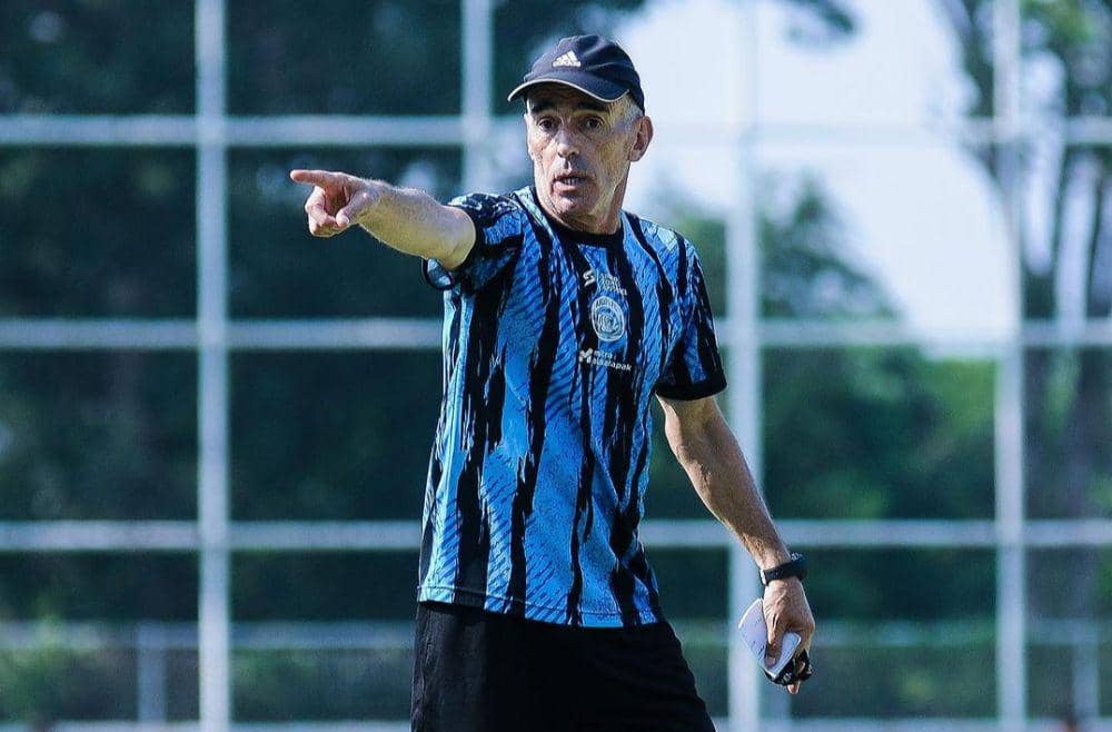 Fernando Valente saat memimpin latihan Arema FC. (Dok. Media Officer Arema FC)