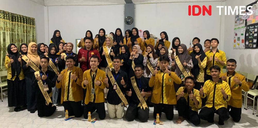 Duta Siswa bersama siswa dan siswi SMA muhammadiyah 2 Medan (IDN Times/Eko Agus Herianto)