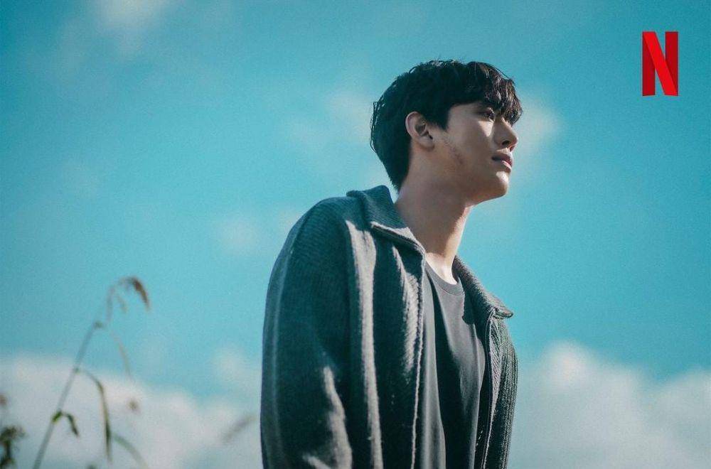 Ahn Hyo Seop di drama A Time Called You (instagram.com/netflixkr)