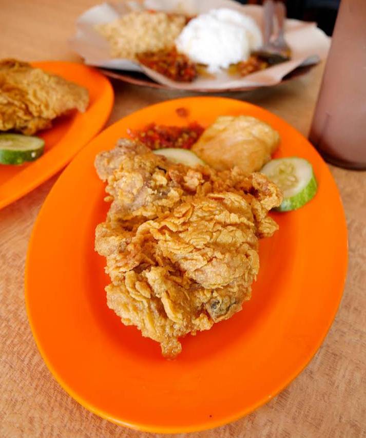 Ayam Goreng Nelongso (google.com/maps/Bima 710)