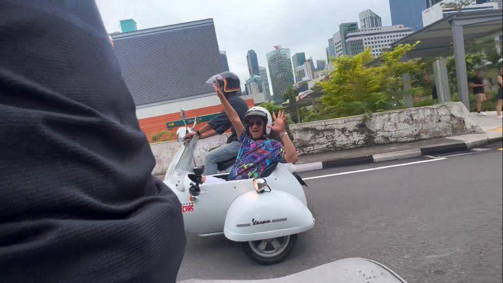 poret Raffi Ahmad keliling Singapura naik Vespa (instagram.com/raffinagita1717)