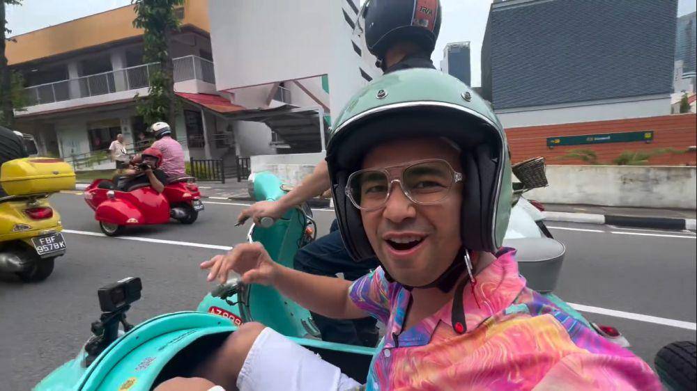 poret Raffi Ahmad keliling Singapura naik Vespa (instagram.com/raffinagita1717)