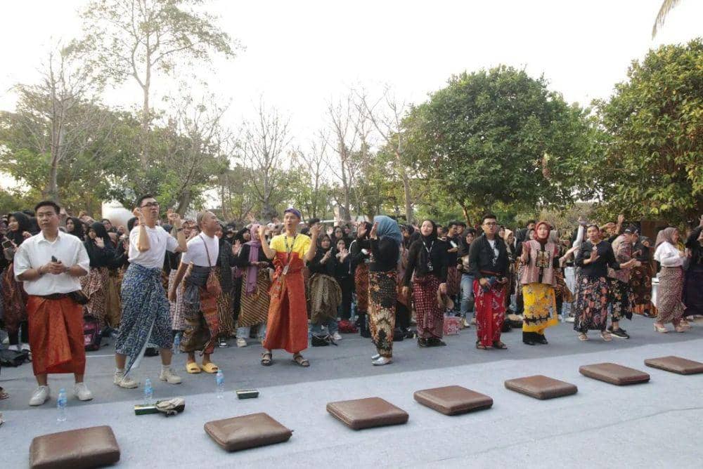 Pestraria, Ajak Anak Muda Lampung Belajar Tata Cara Berkain yang Benar