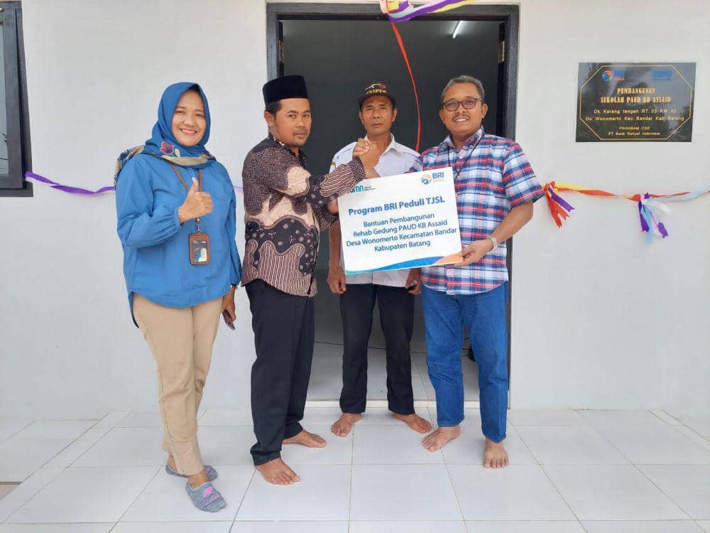 Hampir Roboh, BRI Peduli Bangun Sekolah PAUD di Batang