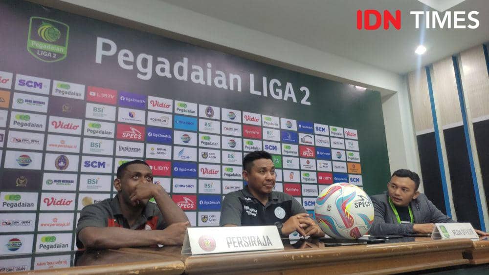 Pelatih Persiraja Banda Aceh, Achmad Zulkifli (tengah). (IDN Times/Muhammad Saifullah)