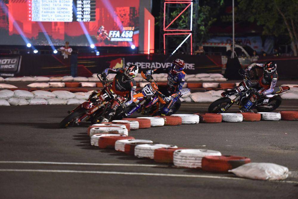 Potret balapan utama SuperAdventure International Supermoto Race Seri Kejurnas 2023. (Dok. Istimewa).