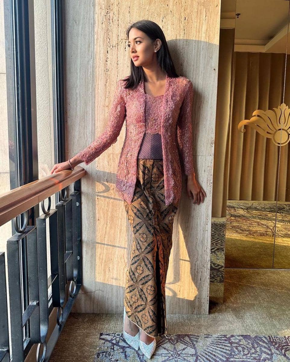 Gaya tamu di pernikahan Amanda Gonzales. (instagram.com/aurelie)