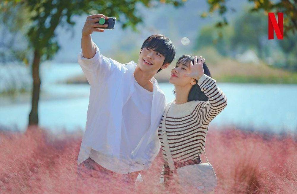 Ahn Hyo Seop dan Jeon Yeo Bin di drama A Time Called You (instagram.com/netflixkr)