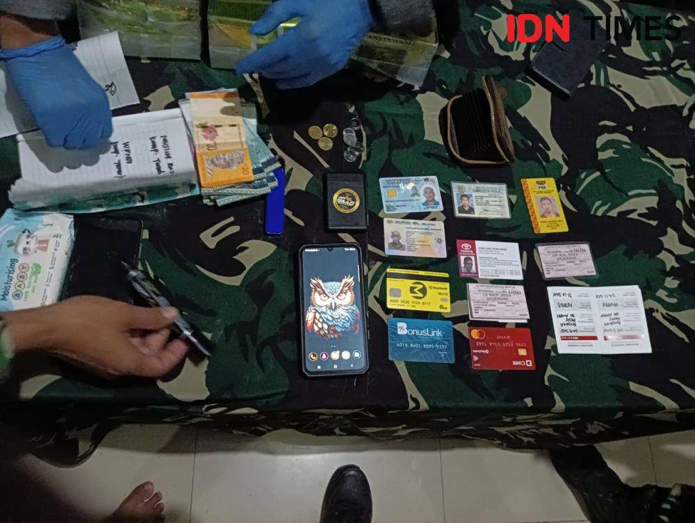 Barang bukti lain yang ditemukan dari tas para pelaku. (IDN Times/Istimewa).
