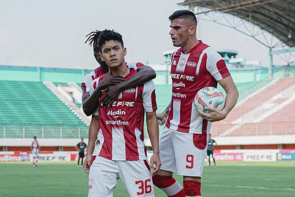 Pemain Persis Solo dalam laga menghadapi Bhayangkara FC di Liga 1 Indonesia 2023/2024 pekan ke-17. (instagram.com/persisofficial)
