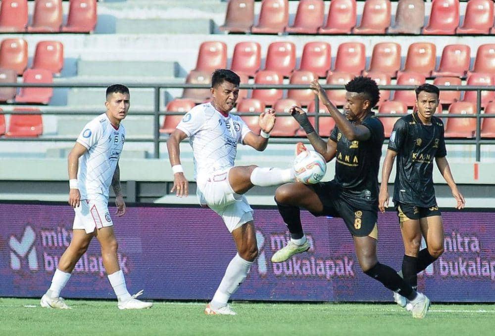 Pemain Arema FC saat berjibaku melawan Madura United. (Dok. Media Officer Arema FC)