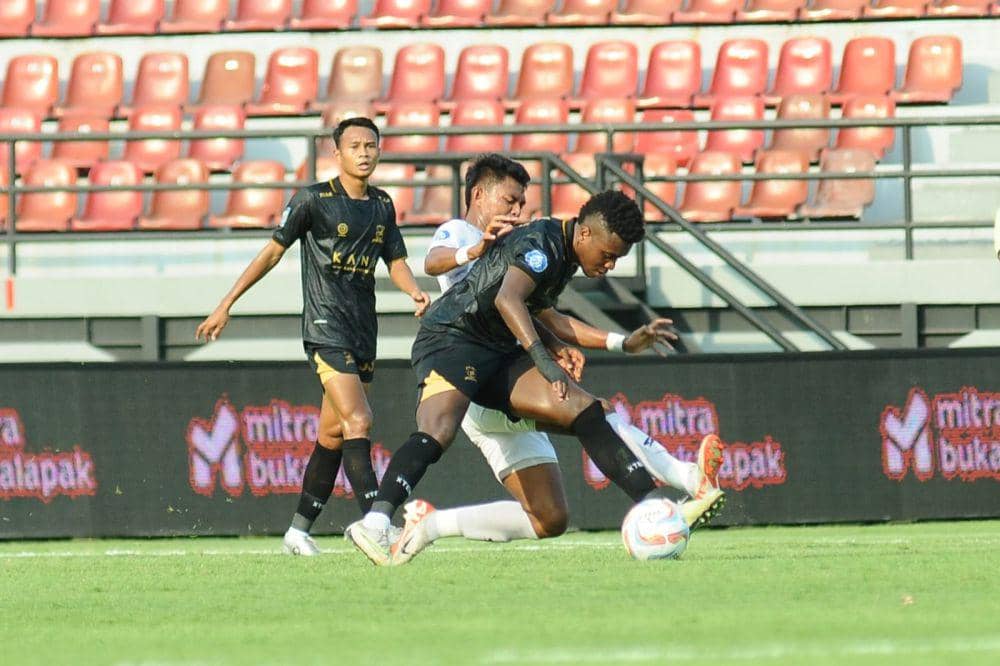 Pemain Arema FC saat berjibaku melawan Madura United. (Dok. Media Officer Arema FC)