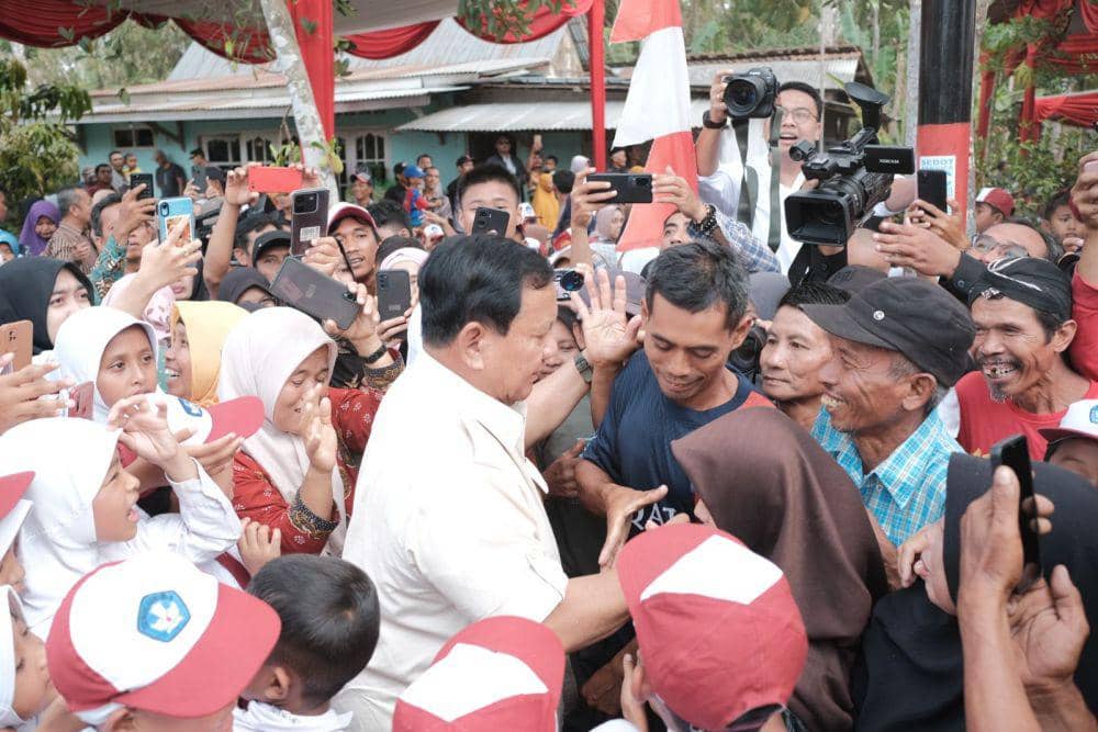 Bacapres Koalisi Indonesia Maju (KIM) Prabowo Subianto ketika menyapa warga Kabupaten Banyumas. (IDN Times/Dok Gerindra Jateng)